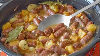 SALCHICHAS AL VINO con patatas sabor y sencillez en un solo plato [upl. by Yllier]