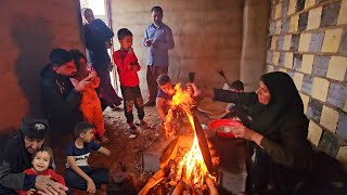 The daily life of a large rural family to the creation of a roof for the stable [upl. by Llib]