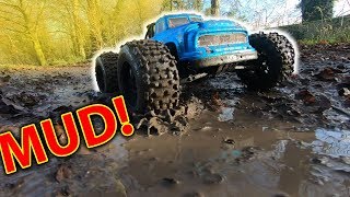 Arrma Notorious 4x4 VS Traxxas XMaxx Assault [upl. by Suoivatnod]