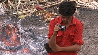 Conozca a los fotógrafos de la muerte en India [upl. by Natalina]