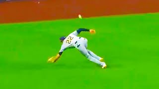 Christian Yelich Error Cant Find Ball on Jurickson Profar Run  Padres vs Brewers MLB Highlights [upl. by Parcel]