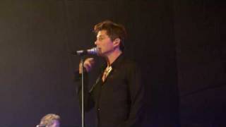 Morten Harket comments his voice problem  Kiel 01062010 FarewellTour Germany [upl. by Travax]