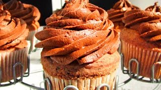 Receta Cupcakes de vainilla con cubierta de chocolate [upl. by Henrion]