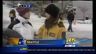 2012 Seattle Snow  KING 5 reporter accosted by an angry snow tuber [upl. by Ardnic]