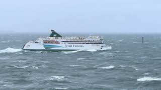 Irish ferry ploughs into Storm Isha 나룻배 [upl. by Sadirah]