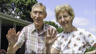 Woman Took Photos of Her Parents Waving Bye Over 27 Years [upl. by Sellers]