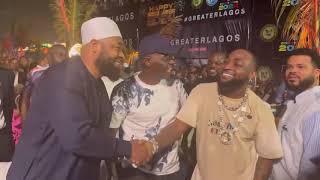 DAVIDO BOWS TO GOVERNOR SANWOOLU AT LAGOS COUNTDOWN CROSSOVER SHOW 20232024 [upl. by Otanod590]