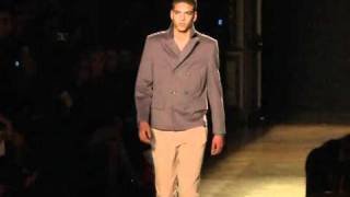 Défilé Homme AutomneHiver 201112 de Smalto avec interview de Youn Chong Bak [upl. by Ellocin879]