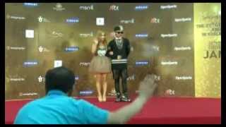 GDragon and Lee Hi  27th GDA Golden Disk Awards Red Carpet [upl. by Inek]