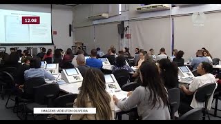 Mesários recebem treinamento para as eleições [upl. by Suinotna974]