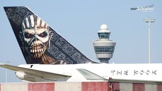 Iron Maiden landt met Ed Force One op Schiphol [upl. by Eceertal846]