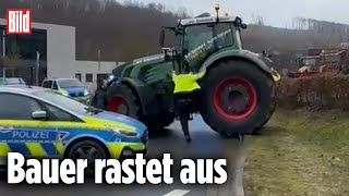 Traktor durchbricht PolizeiSperre [upl. by Barbette397]