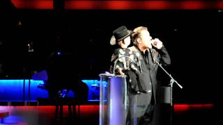 Terry Fator amp Walter T Airedale  Yodeling and Friends in Low Places [upl. by Scuram]