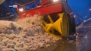 Göschenen UR Wegen dem vielen Schnee drohenden nun Lawinen  STRASSENSPERRE Andermatt [upl. by Mayce]