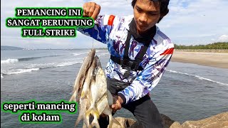 MANCING IKAN SANGAT BERUNTUNG BARU LEMPAR LANGSUNG DI SAMBAR IKAN BESAR MANCING PINGGIRAN [upl. by Job151]