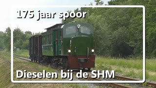 Dieseltrein SHM langs spoorwegovergang in Hoorn [upl. by Llertnauq]