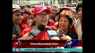 quotChávez llegó caminandoquot asegura señora que trabaja en el Hospital Militar [upl. by Levison]