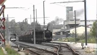 44 2661 mit Gleisbauzug auf der Salzburger Lokalbahn am 6Juli 2003 [upl. by Garry]