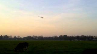 CESSNA 150 NEAR CRASH DURING FINAL [upl. by Adur]