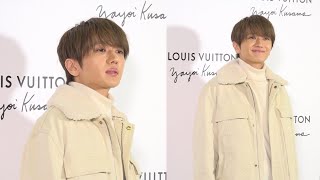 Nissy、ルイ・ヴィトンのイベントに来場 クールな表情＆可愛すぎる笑顔でポージング 『LOUIS VUITTON×YAYOI KUSAMA』オープニングイベント [upl. by Najar]