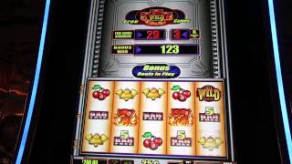 Quick Hits Slot Bonus quarter denomination at Wynn2014 [upl. by Angel]