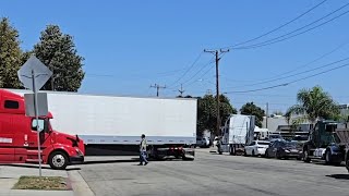 Trailero se ba sin carga por que no pudo estacionar el furgon y no dejaba Pasar ningun carro [upl. by Amihsat937]