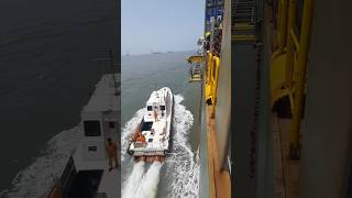 ഇങ്ങനെ ആണോ ഷിപ്പിന് Pilot ഇറങ്ങുന്നത്😱 Pilot disembarking ship malayalam shorts shortvideo [upl. by Tegdig]