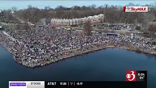 Thousands watch eclipse from Burlington Waterfront [upl. by Sparrow]