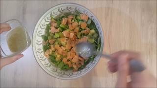 Salade de roquette au saumon fumé et kiwi [upl. by Kamin]