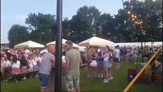 Uptown Funk tijdens een polderfoodfeest in De Kwakel op 31 juli 2024 [upl. by Pagas]