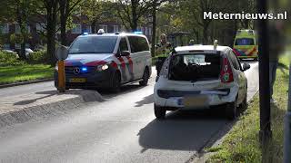 Auto en busje botsen in Assen tegen elkaar [upl. by Buckley]