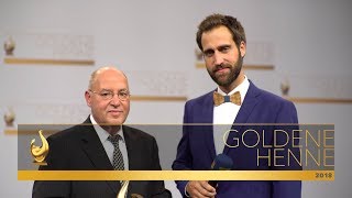 Gregor Gysi ist stolz auf seine Henne  Goldene Henne 2018  MDR [upl. by Ellissa]