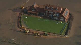 Floods in Somerset Island house as owner builds makeshift flood barricade [upl. by Euqinobe]