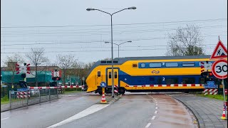 Spoorwegovergang Castricum  Dutch railroad crossing [upl. by Latsyrc144]