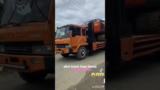 Truck Fuso membawa excavator lewat jalan sempitshorts [upl. by Lena]