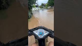 Weeeh on Flooding day in Chiang Mai Hangong [upl. by Kiley]