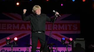 Peter Noone Hermans Hermits sings Im Henry VIIITheres A Kind Of Hush Live [upl. by Nightingale]