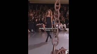 runway fashion supermodel versace gigi model catwalk gigihadid models fashionshow viral [upl. by Colby]