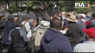 Policías vs transportistas en la Calzada de Tlalpan CDMX [upl. by Airenahs138]