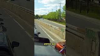 ¡Increíble Camionero Detiene a Conductor que Quería Saltarse la Fila 🚫🚗 [upl. by Siesser]