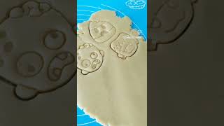 Tips on getting clean emboss with cookie stamps embossers 👌🏻 cookiecutter cookies [upl. by Yelyk]