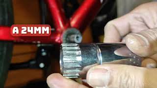 How to remove stuck bottom bracket one method [upl. by Maleen]