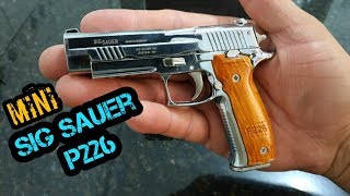 Mini Arma Sig Sauer P226  Miniature Gun [upl. by Ialda]