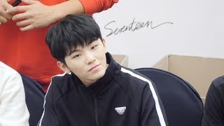 171026 세븐틴 SEVENTEEN  팬사인중 우지 Woozi Focus 직캠 Fancam 코엑스 팬사인회 by Mera [upl. by Auqemahs]