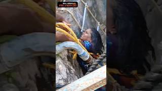 பூப்பறிக்கச் சென்று கிணற்றின் உள்ளே விழுந்த அம்மா 😰😰😰😰 Rescue people 🥹🥹🥹🥹 [upl. by Aidole]