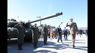 Su Majestad el Rey visita al contingente español en la Base de Adazi en Riga Letonia [upl. by Zimmerman]