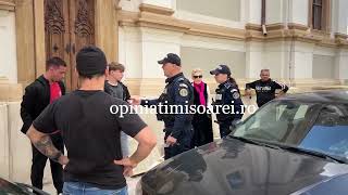 Au intervenit politistii in Piata Unirii din Timisoara dupa elevi de liceu sau luat la bataie [upl. by Attennyl]