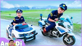 Andi and Kudo Unboxing and Assembling Police Cars Motorcycles Toys [upl. by Chickie]