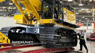 PC900LC Komatsu 2023 Large Excavator Loading on Lowboy Trailer [upl. by Narcho]