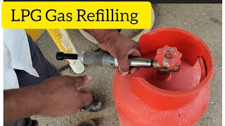 Very easy way to refills ⛽cocking gas  How to refill a cocking gas cylinder in a Moto gas station [upl. by Lovich]